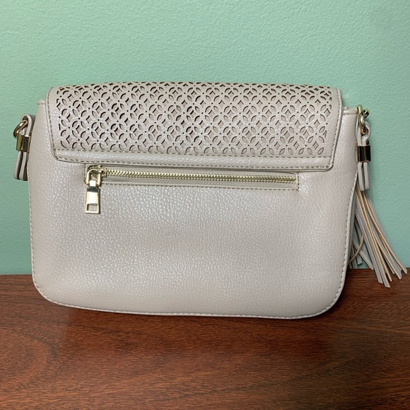 Madison West | Beige Cut Out Faux Leather Tassel Gold Chain Strap - Picture 2 of 10